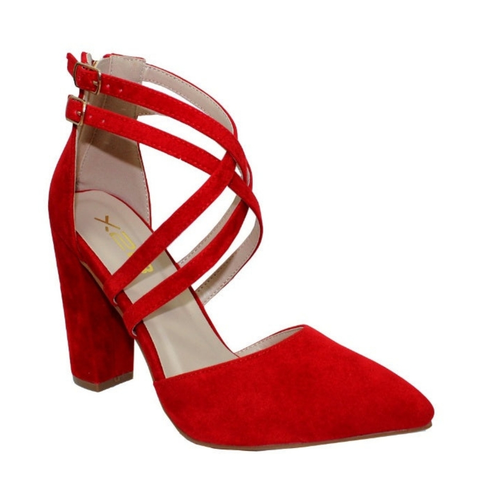 Red strappy heels 👠